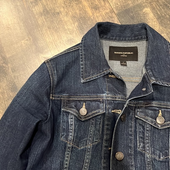 Banana republic size small denim jacket - Picture 2 of 4